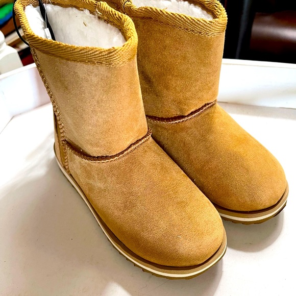 wonder nation Other - NWT Size 10 Boots Easy On and Off Faux Fur Chestnut